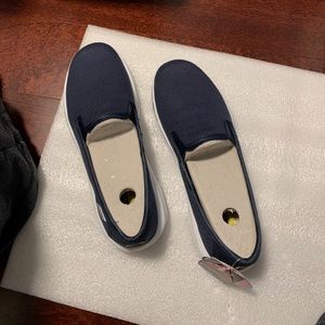 NWT Navy Sketcher GoWalk runners